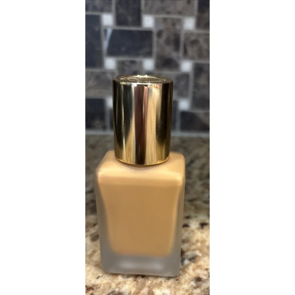 Estee Lauder Double Wear‎ Stay-in-Place Foundation - 1 fl. oz. 4W4 Hazel